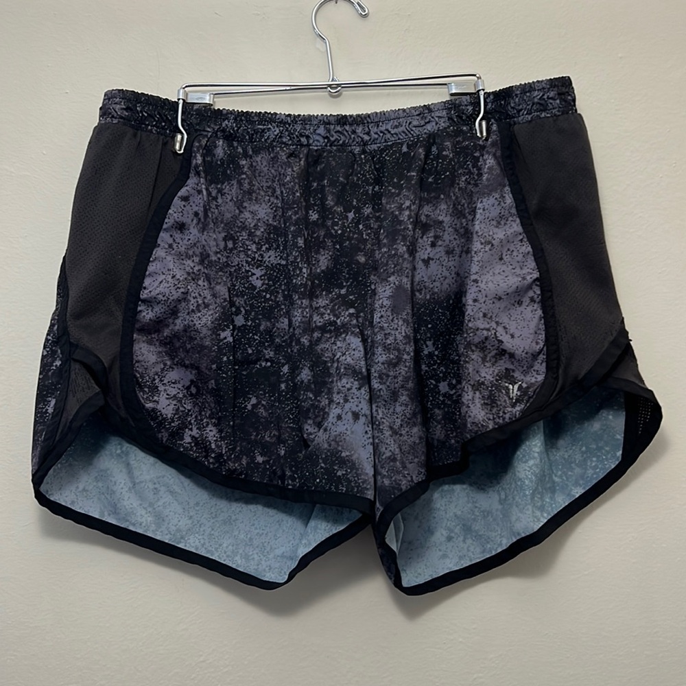 Old Navy - Black athletic shorts - L - Good Condition